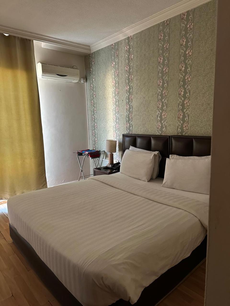 Aghadeer Hotel Amman Buitenkant foto