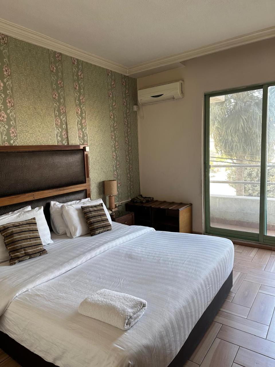 Aghadeer Hotel Amman Buitenkant foto