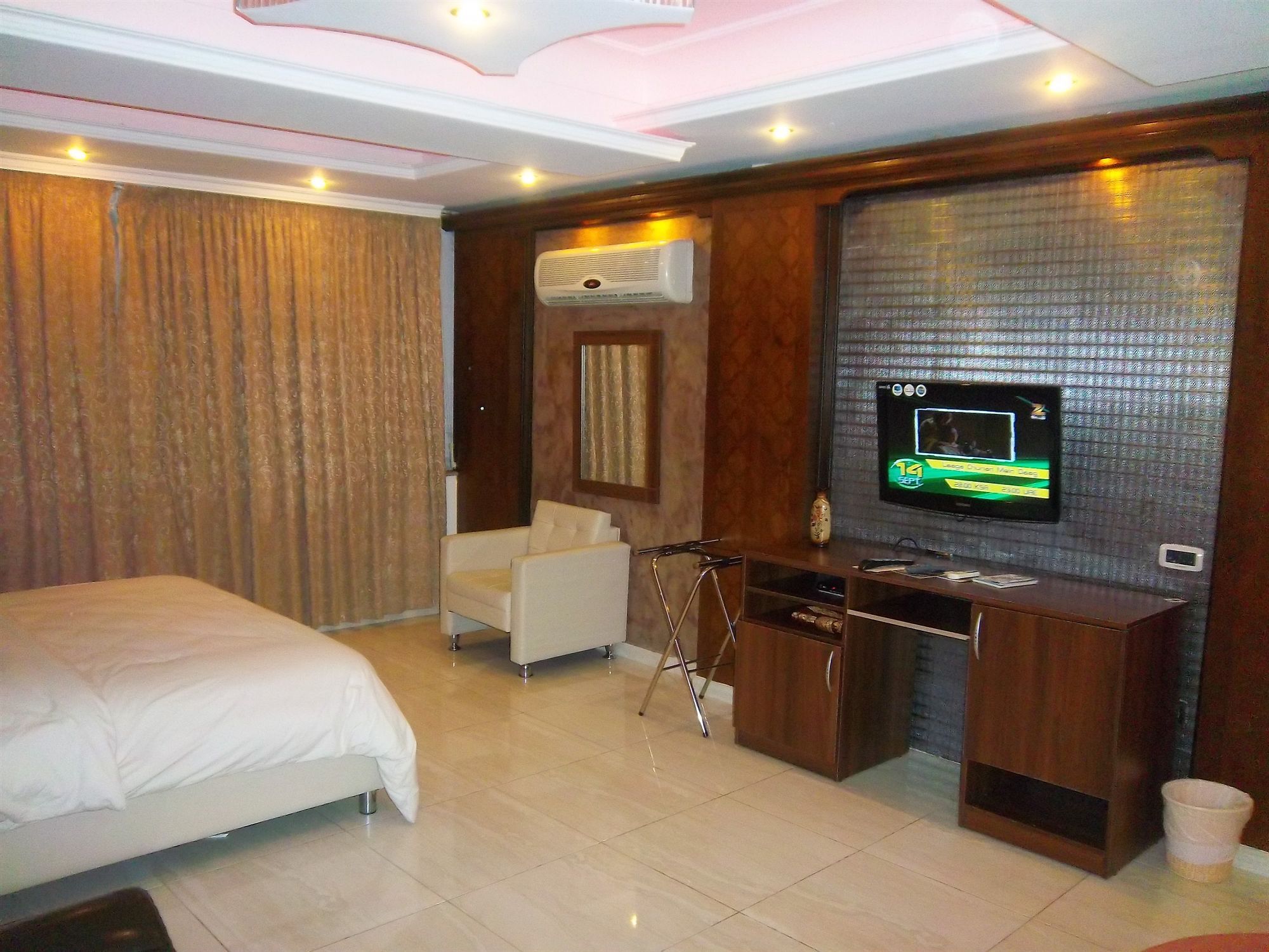 Aghadeer Hotel Amman Buitenkant foto